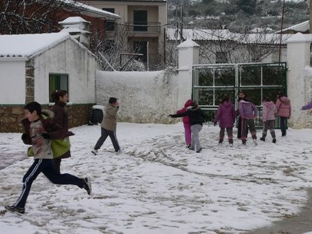 nios_jugando_en_la_nieve